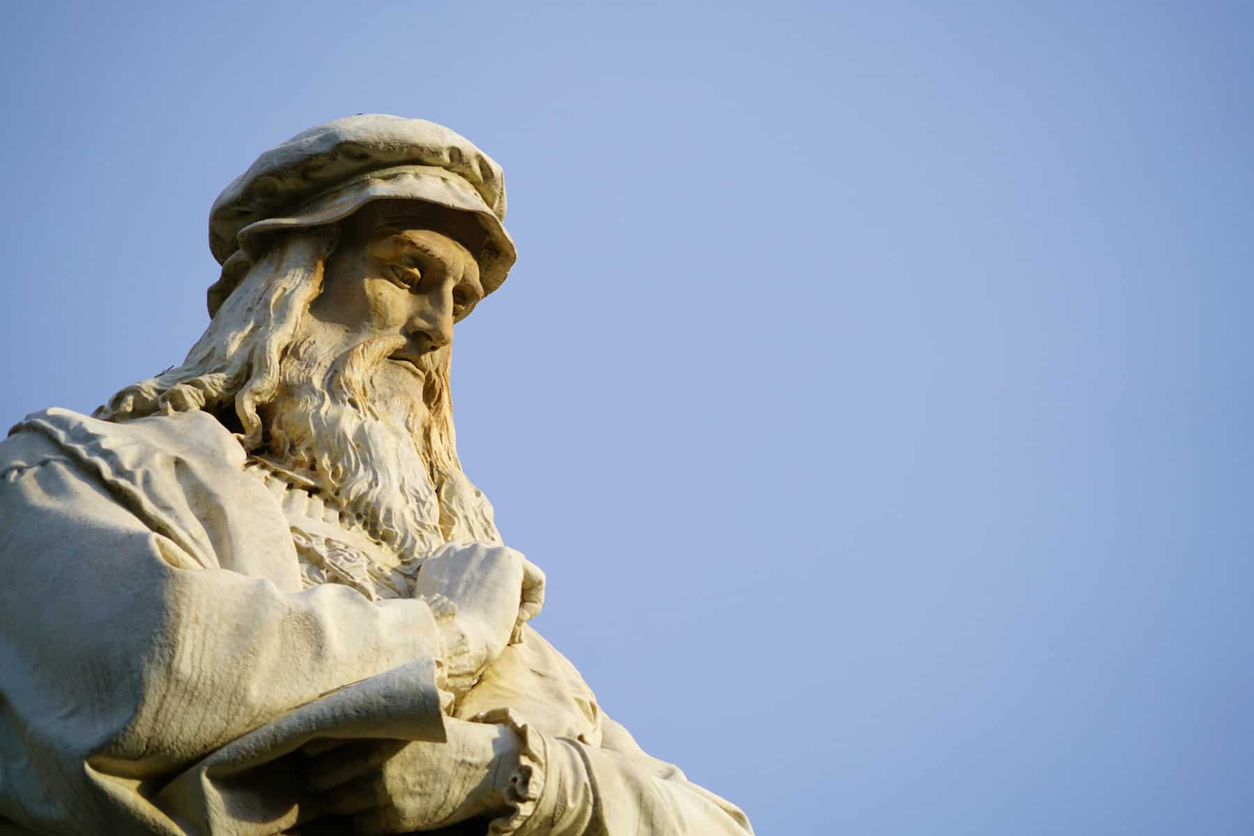 Statue of da Vinci