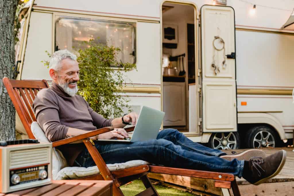 older person traveling solo, overcoming a fear of traveling alone